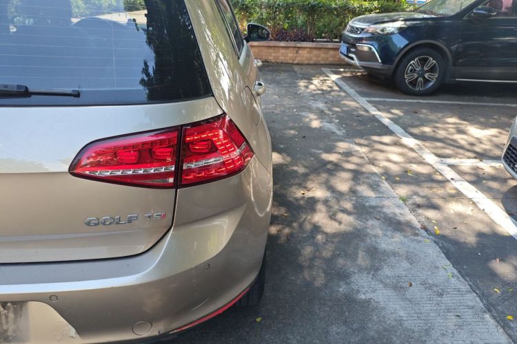 大众 高尔夫 2014款 1.4TSI 手动舒适型车身外观9