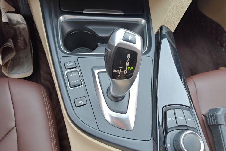 宝马3系 2015款 320Li 超悦版时尚型中控内饰18