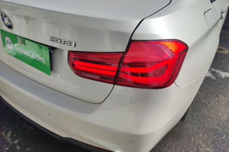 宝马3系 2017款 318i 时尚型车身外观9