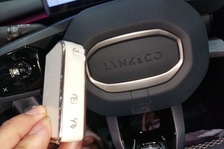 领克07 2024款 EM-P 126长续航 Halo中控内饰7001