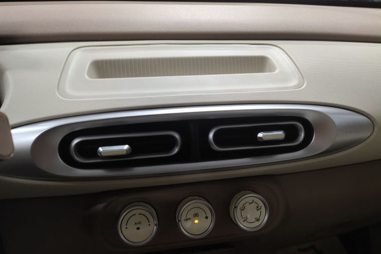 五菱汽车 宏光MINIEV 2025款 四门版 进阶款中控内饰16