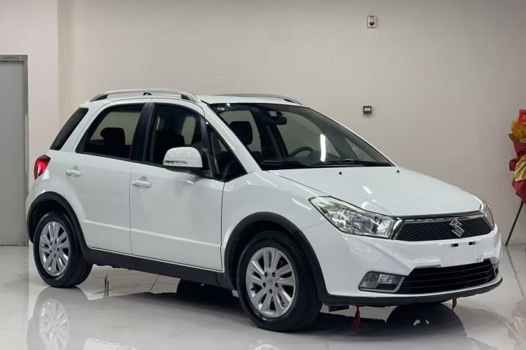 铃木 天语 SX4 2013款 1.6L 手动酷锐型车身外观3