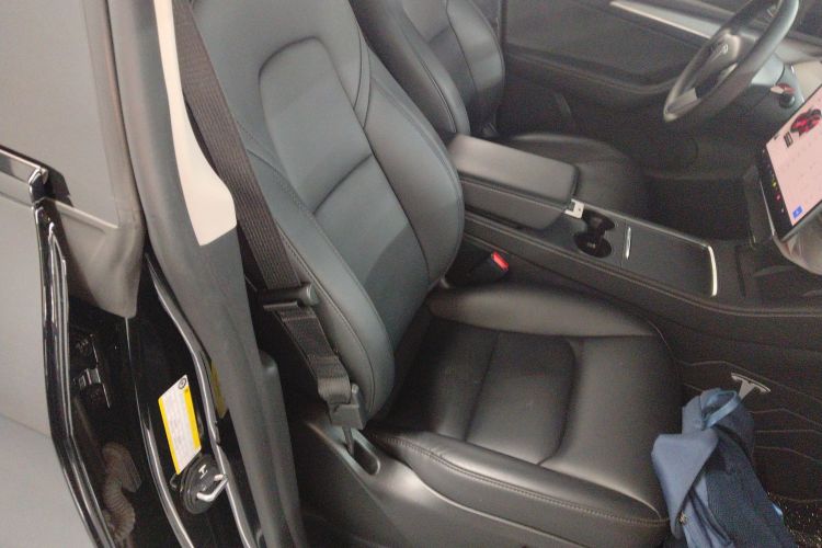 特斯拉 Model Y 2023款 后轮驱动版局部细节41