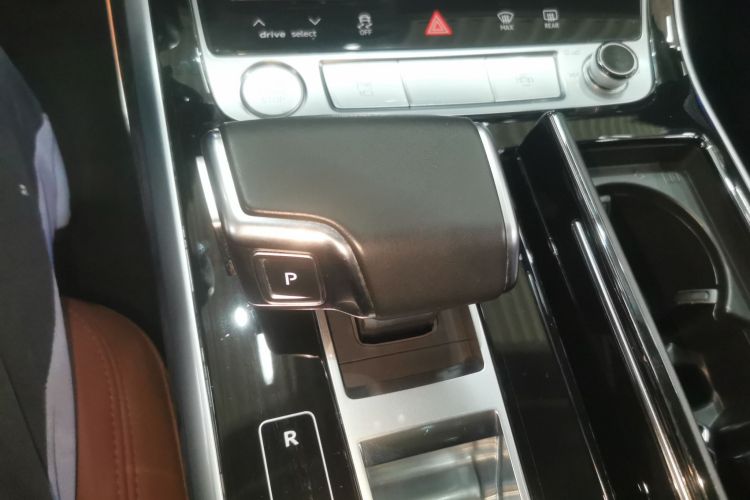 奥迪Q7 2020款 55 TFSI quattro S line运动型中控内饰18