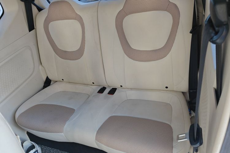 五菱汽车 宏光MINIEV 2024款 第三代 215km 进阶版中控内饰7004