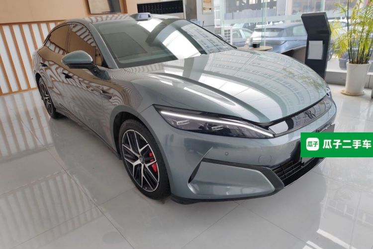 比亚迪 汉L 2025款 DM-p 四驱激光雷达旗舰型车身外观3