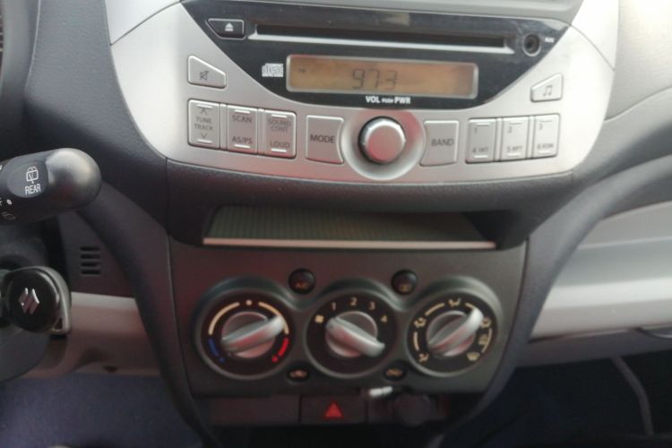 铃木 奥拓 2013款 1.0L 自动豪华型局部细节16