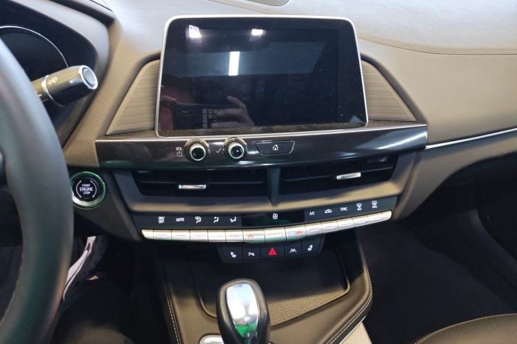 凯迪拉克CT4 2023款 28T 豪华型中控内饰16