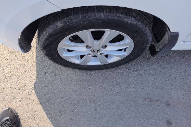 东风风光 风光330 2019款 1.5L手动实用型II 国VI车身外观6007