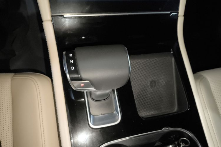 理想汽车 理想ONE 2020款 增程6座版中控内饰18