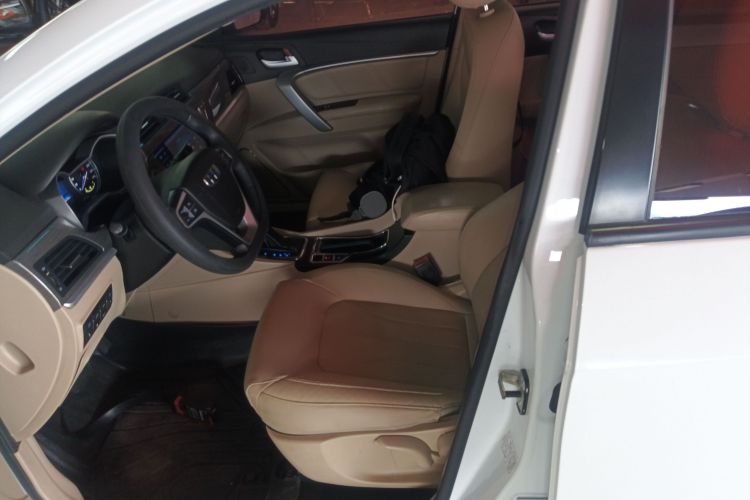 吉利汽车 帝豪 2017款 三厢百万款 1.5L CVT豪华型中控内饰19