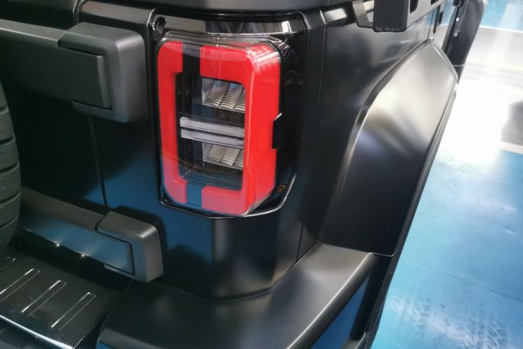 北京BJ40 2024款 2.0D 刀锋英雄荣耀版车身外观6006