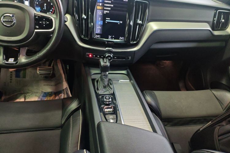 沃尔沃XC60 2018款 T5 四驱智远运动版中控内饰18