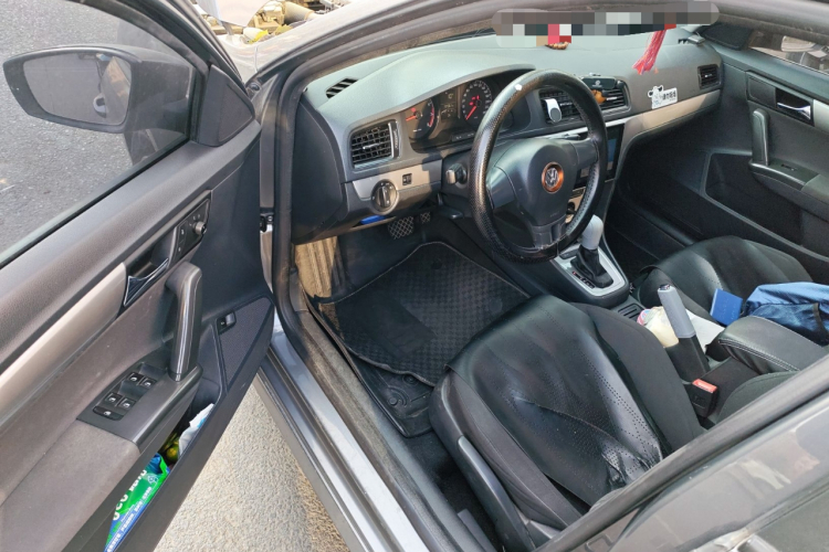 大众 朗逸 2013款 改款经典 1.6L 自动风尚版中控内饰20