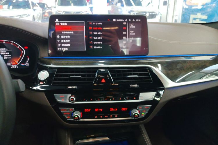 宝马5系 2021款 改款 525Li M运动套装中控内饰16