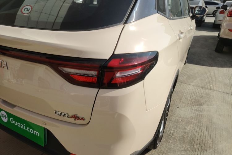 哪吒汽车 哪吒AYA 2023款 318 Lite车身外观9