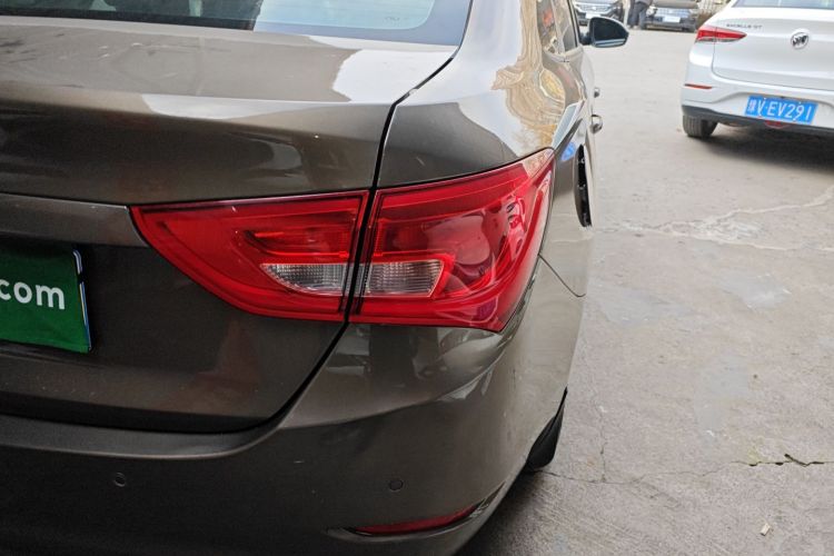 别克 英朗 2015款 15N 自动豪华型车身外观9