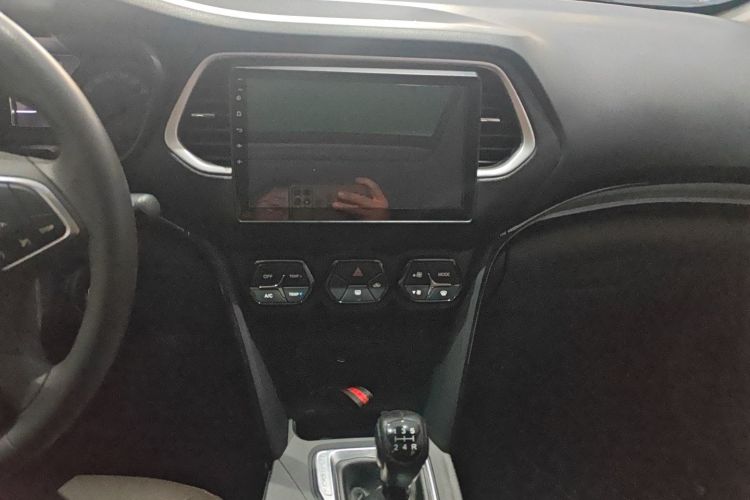 广汽传祺 传祺GS4 2017款 200T 手动两驱精英版中控内饰16