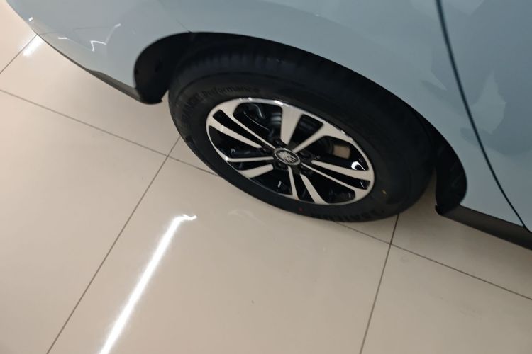 比亚迪 秦PLUS 2025款 DM-i 智驾版 128KM进取型车身外观6008