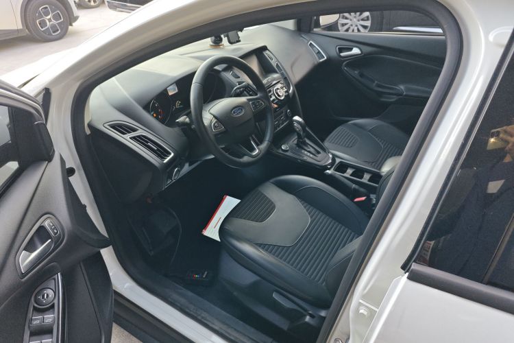 福特 福克斯 2017款 两厢 1.6L 自动风尚型智行版中控内饰19