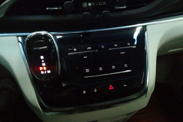 别克GL8 2022款 陆上公务舱 652T 豪华型中控内饰18