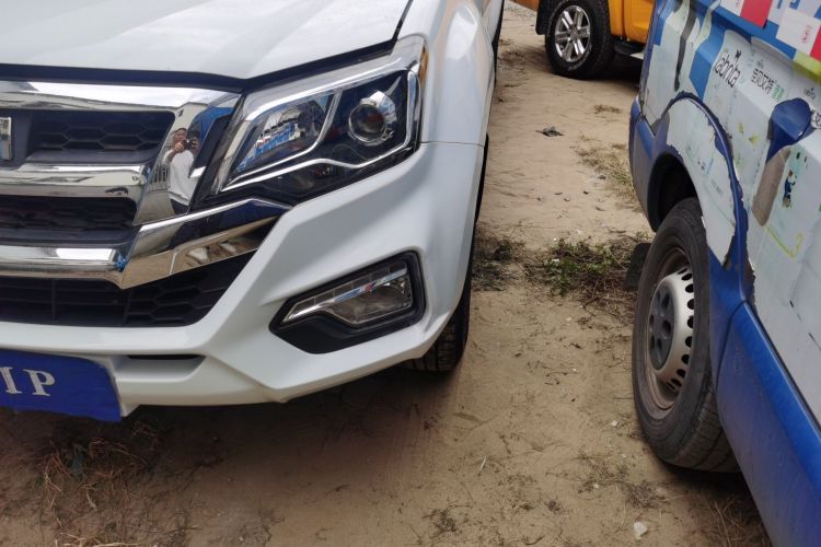 五十铃 瑞迈 2022款 2.8T经典柴油两驱舒享型长轴版JE493ZLQ6E局部细节36