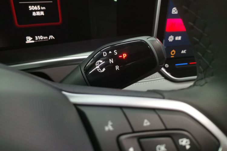 大众 2025款 探岳L 330TSI 两驱精英中控内饰18