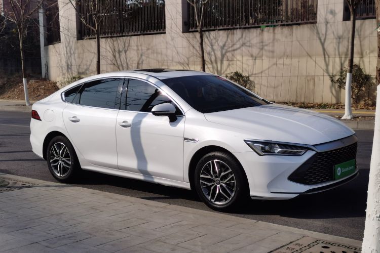 比亚迪 秦PLUS 2023款 冠军版 DM-i 55KM超越型车身外观3