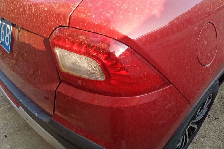 中华V3 2016款 1.5T 自动旗舰型车身外观9