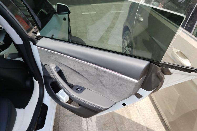 特斯拉 Model 3 2023款 长续航全轮驱动版中控内饰7006