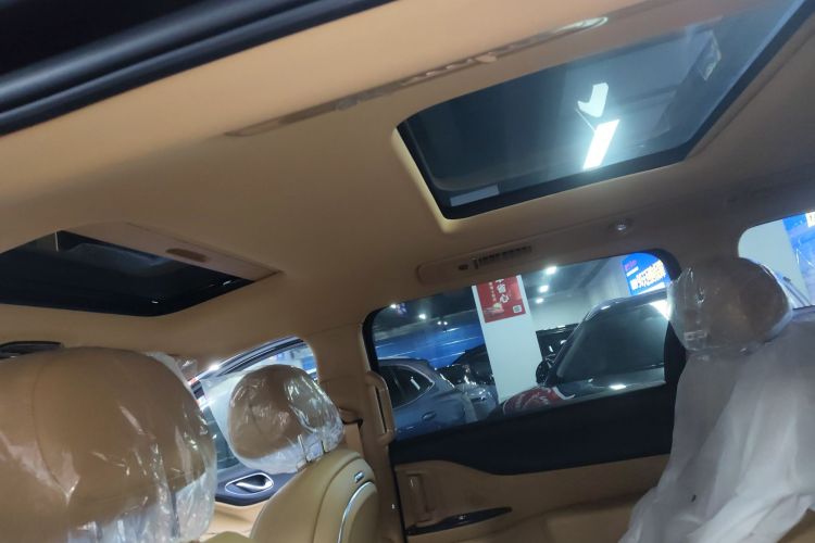 岚图汽车 岚图梦想家 2025款 PHEV 四驱卓越乾崑版中控内饰22