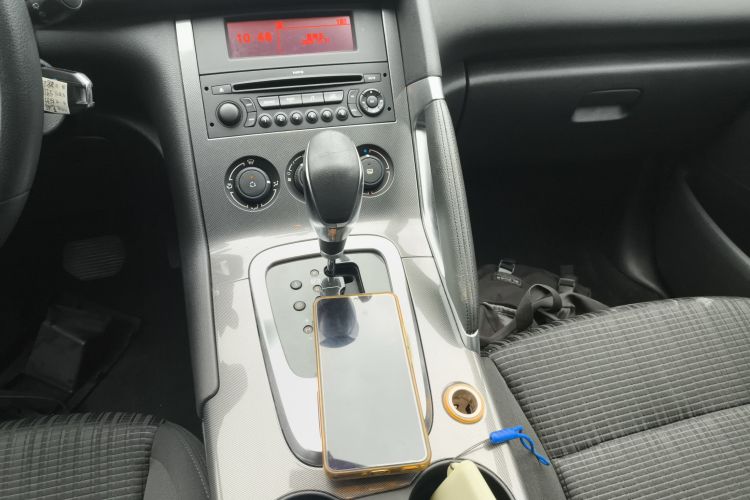 标致3008 2016款 2.0L 自动经典版中控内饰18