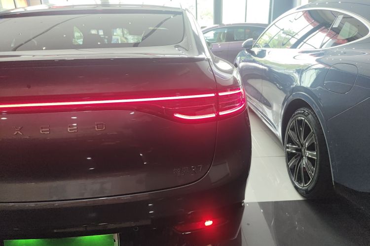 鸿蒙智行 智界R7 2024款 纯电 736km UItra车身外观9