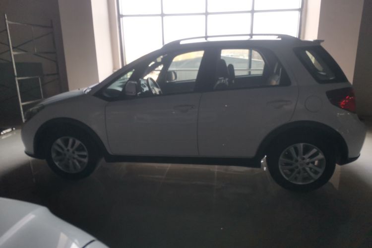 铃木 天语 SX4 2013款 1.6L 手动酷锐型车身外观4