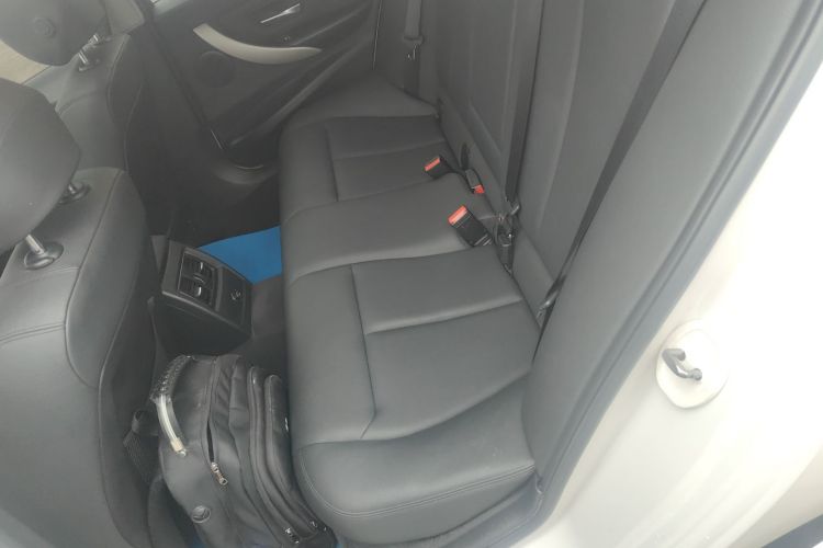 宝马3系 2016款 320i 时尚型中控内饰21