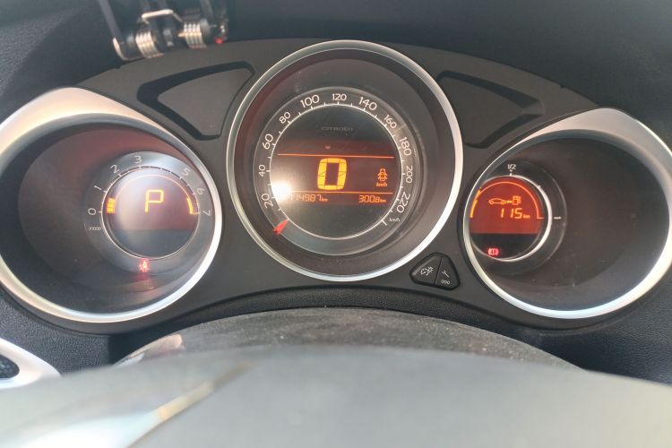 雪铁龙C4L 2014款 1.6THP 智驱版 自动劲智型中控内饰14