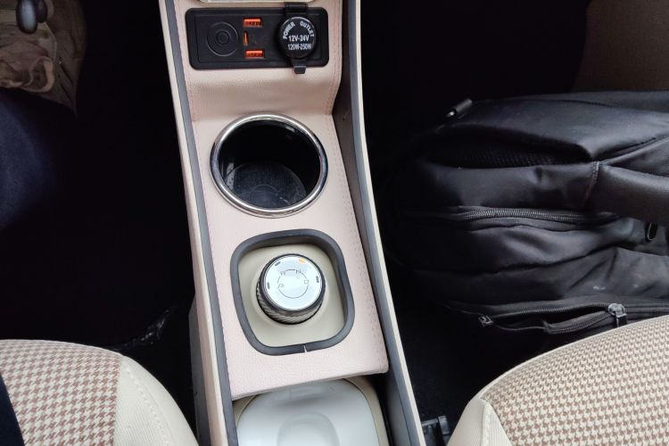 五菱汽车 宏光MINIEV 2024款 第三代 215km 进阶版中控内饰18