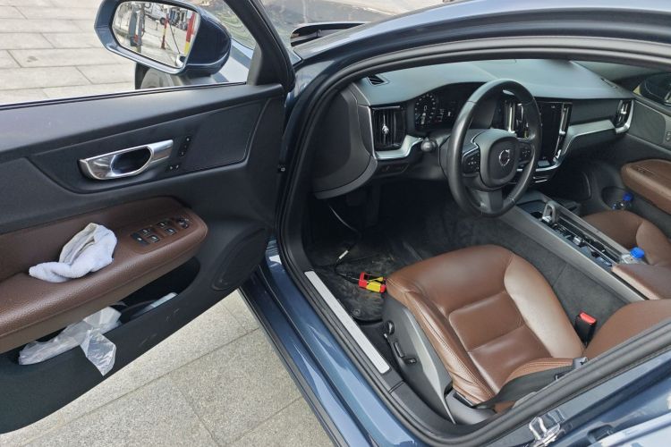 沃尔沃S60 2022款 B4 智逸豪华版中控内饰7003