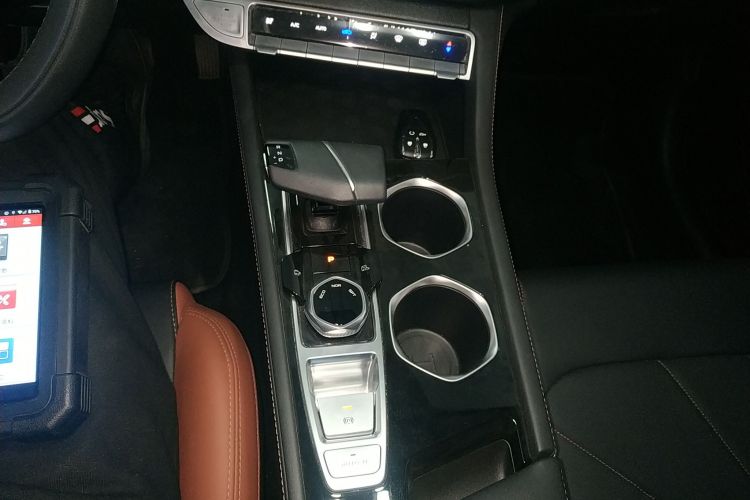 长安 逸动 2024款 PLUS 蓝鲸NE 1.4T GDI DCT高能版中控内饰18