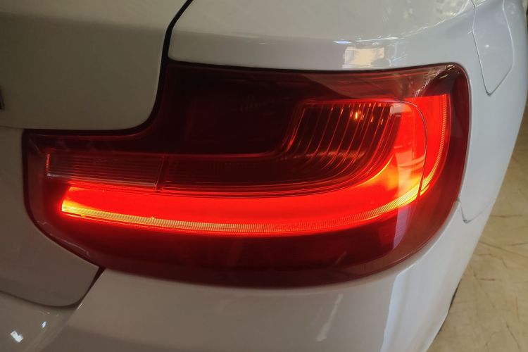 宝马2系(进口) 2015款 218i 敞篷轿跑车车身外观9