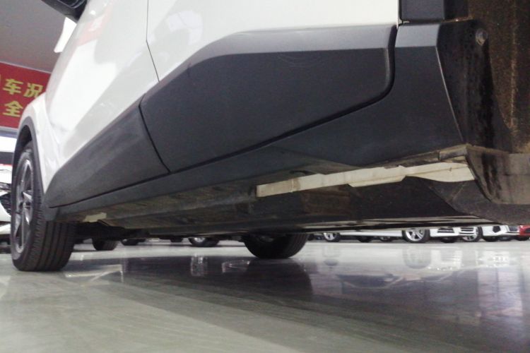 丰田C-HR 2021款 2.0L 豪华版局部细节9002