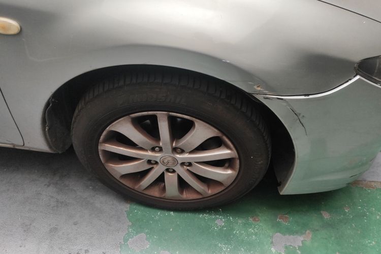 马自达6 2011款 2.0L 自动时尚型车身外观10