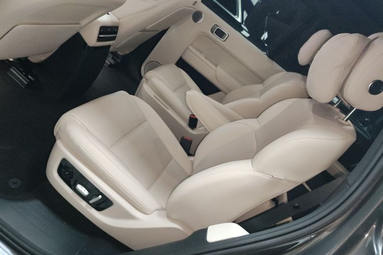 理想汽车 理想L9 2022款 Max中控内饰21