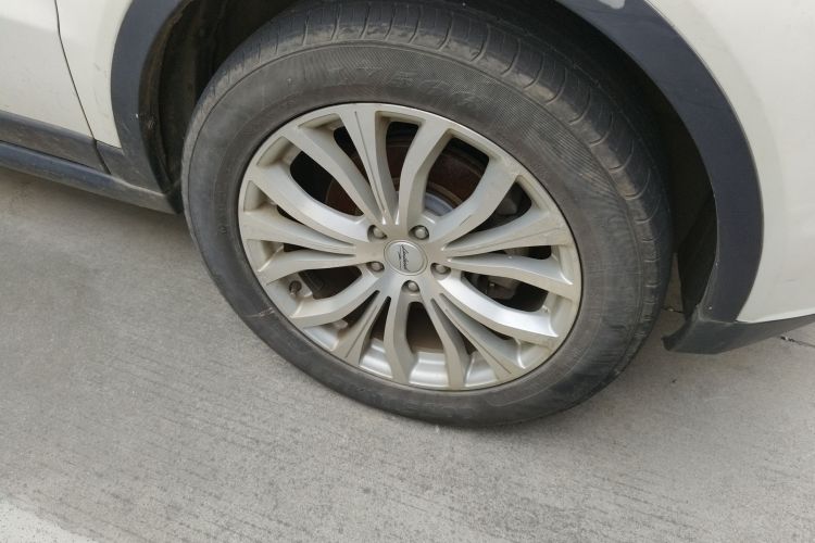 陆风X7 2015款 2.0T 全景尊贵版车身外观10