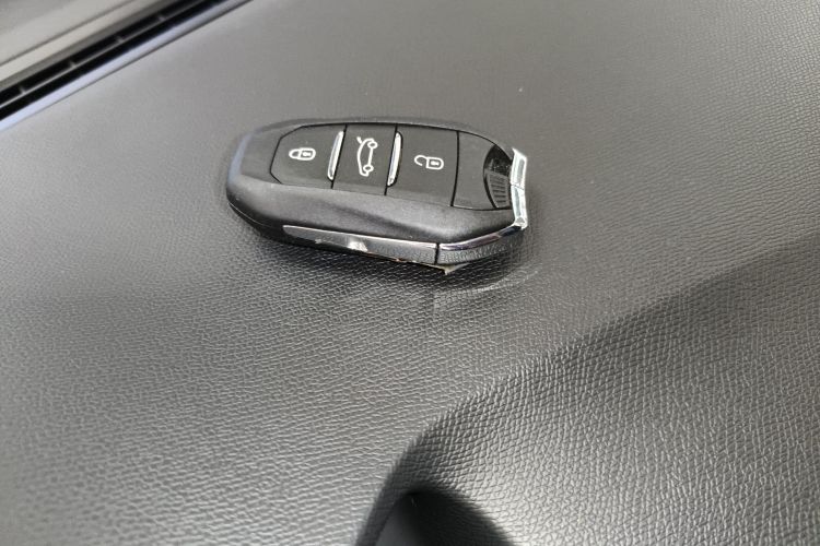 标致408 2024款 360THP 龘龘款 拉图版中控内饰7001