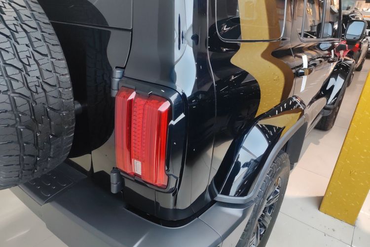 坦克300 2023款 城市版 2.0T 很有型车身外观9