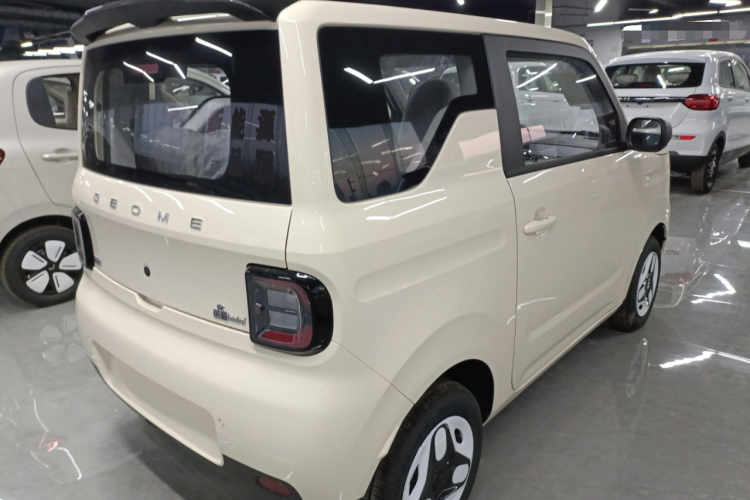 吉利银河 熊猫 2025款 210km 元气熊车身外观7