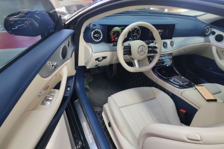 奔驰E级(进口) 2023款 改款 E 260 轿跑车中控内饰20