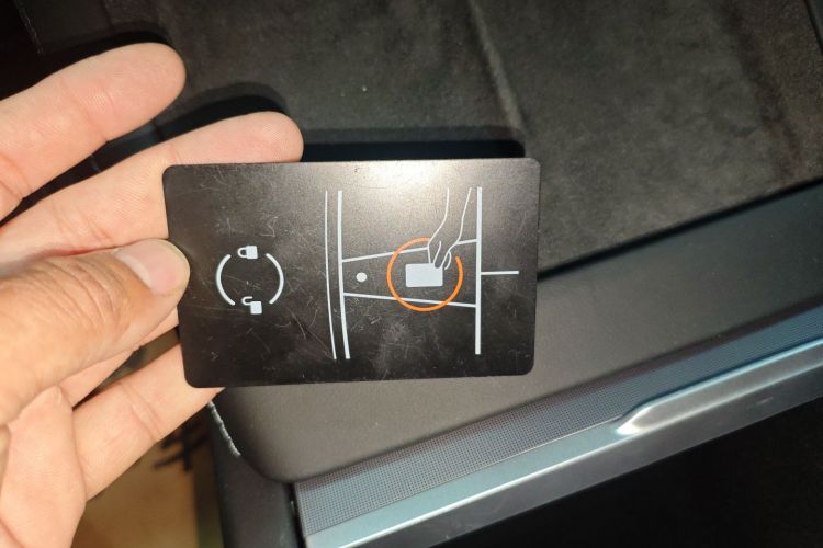 特斯拉 Model 3 2023款 后轮驱动版中控内饰11