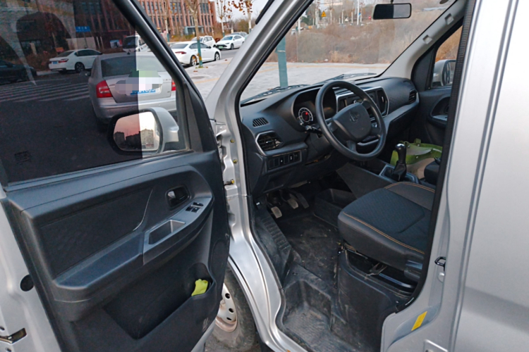 长安凯程 长安睿行M60 2023款 1.5L GDI舒适型客车6/7座中控内饰7003